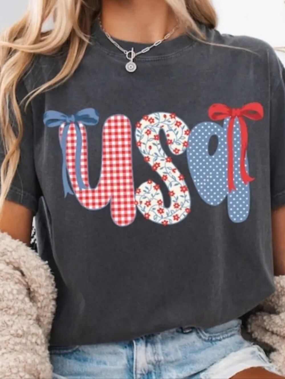 TRENDY RED WHITE & BOW USA JULY 4TH SHIRT SIZE MED - Picture 2 of 2